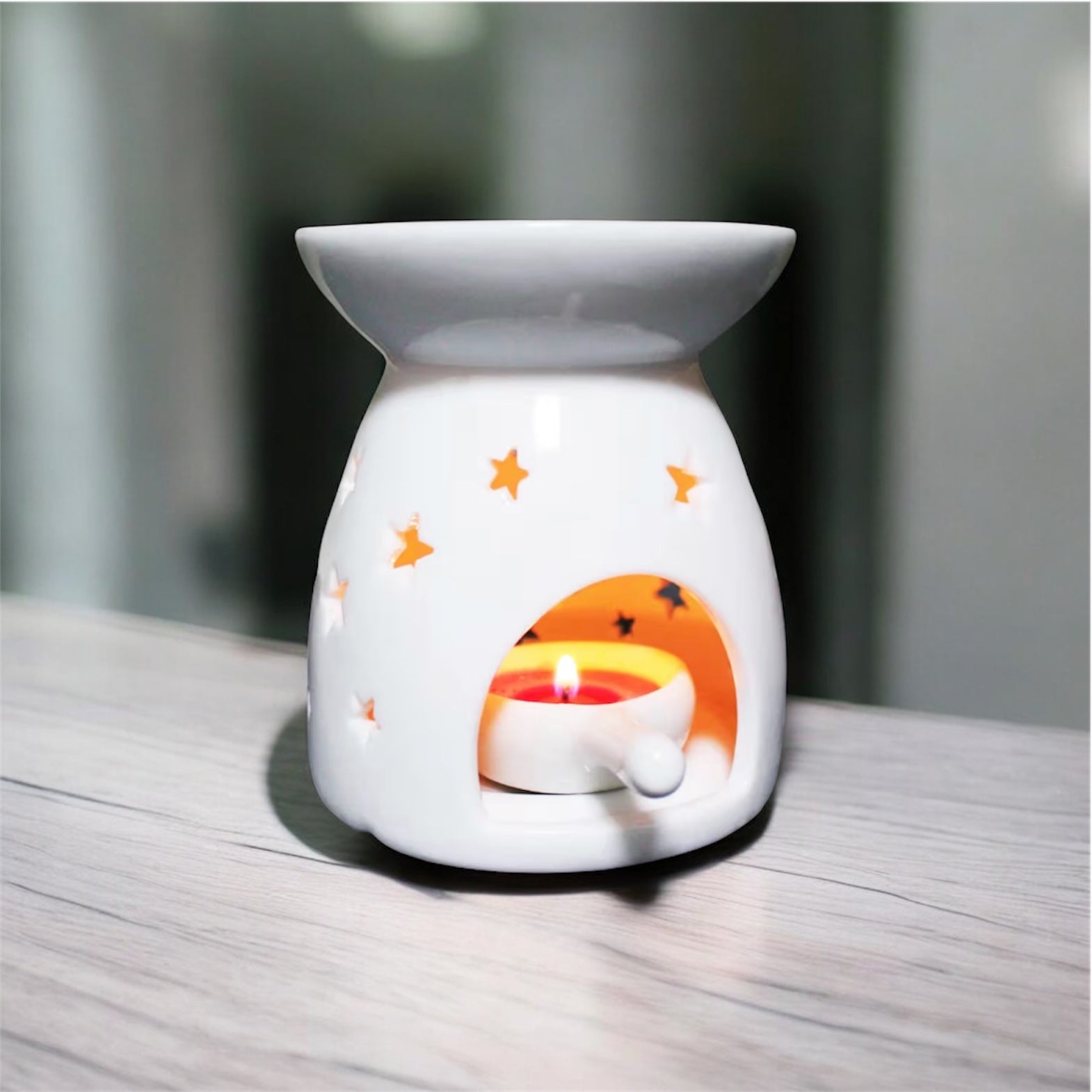 Star oil/ wax burner ( comes with spoon)