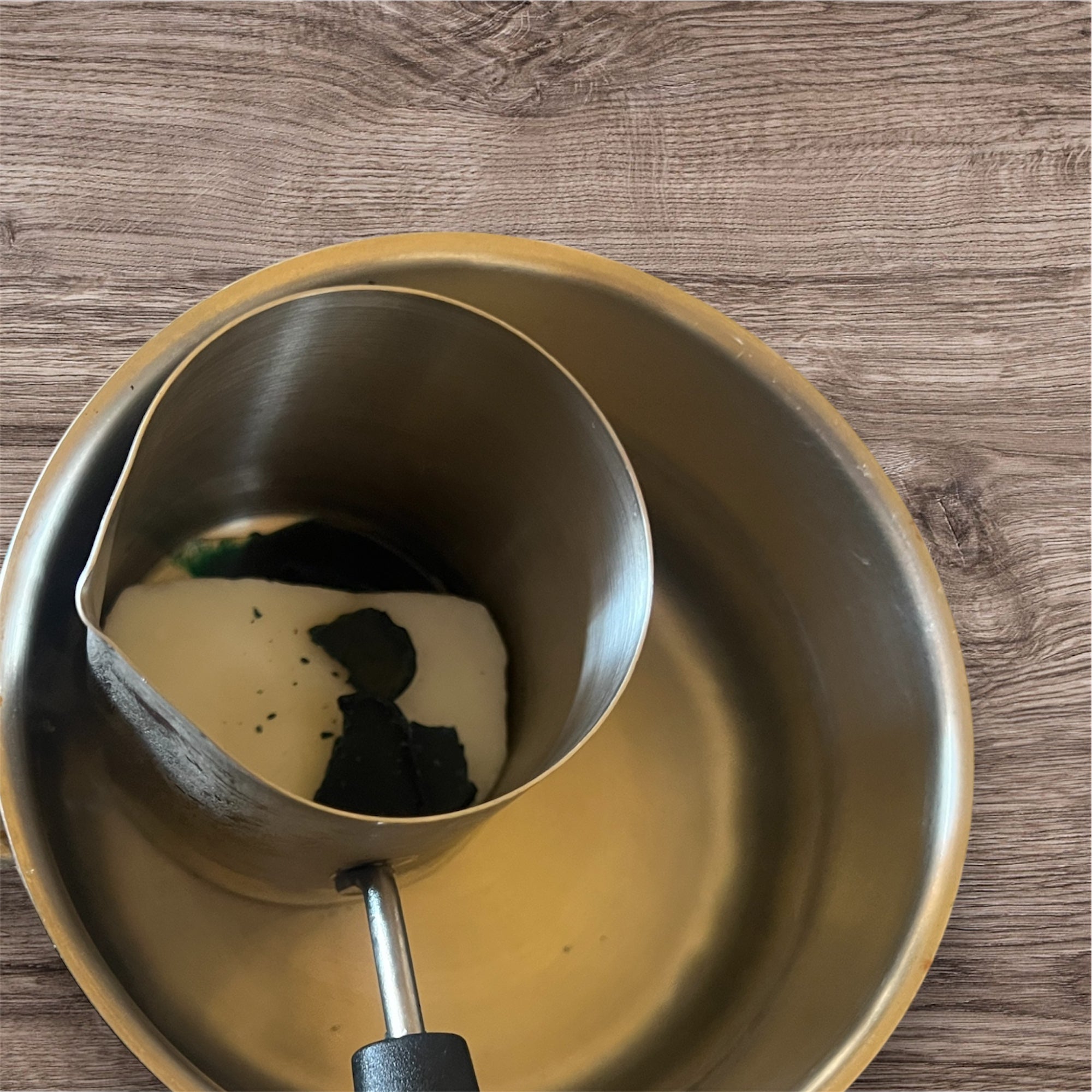 VANILLA SCENTED TIN CANDLE